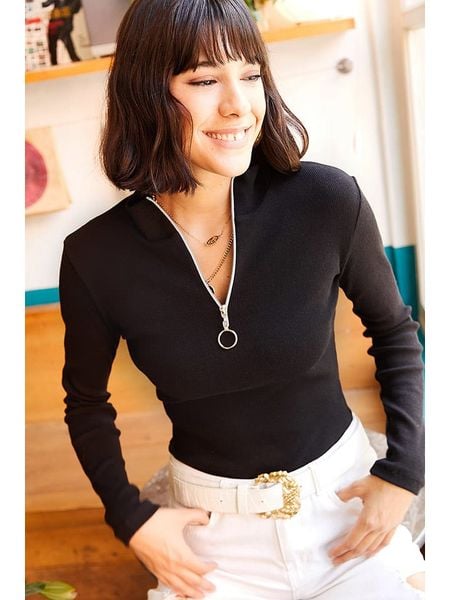 Olalook Koszulka w kolorze czarnym rozmiar: S. Czarne bluzki Olalook, s, bez wzorów, bez kołnierzyka, bez ramiączek. Za 52.42 zł.