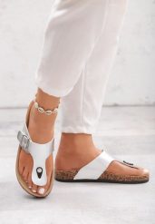 Srebrne Klapki Flat-Hat. Szare klapki Born2be, bez wzorów, bez obcasa, na płaskiej podeszwie. Za 49.99 zł.