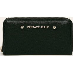 Versace Jeans - Portfel. Czarne portfele Versace Jeans, bez wzorów, z jeansu. W wyprzedaży za 239.90 zł.