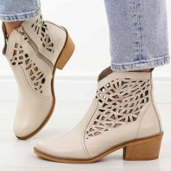 Beżowe skórzane Polskie botki damskie, kowbojki ażurowe na obcasie Deoni Ko-07B. Brązowe botki Deoni, na jesień, w ażurowe wzory, z jeansu, bez obcasa, na obcasie, bez zapięcia. Za 539.00 zł.