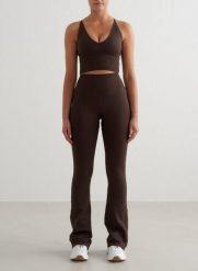 Damskie legginsy rozszerzane, wysoki stan squat proof Shape Seamless czekoladowe. Brązowe legginsy AIM'N, xl, bez wzorów, z dzianiny, z podwyższonym stanem. Za 339.00 zł.