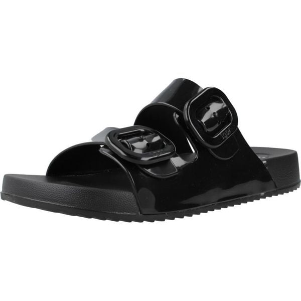 Sandały IGOR S10334 Czarny. Czarne sandały Igor, bez wzorów, z gumy, bez obcasa, bez zapięcia. Za 178.99 zł.