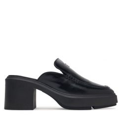 Klapki Calvin Klein. Czarne klapki Calvin Klein, bez wzorów, bez obcasa. Za 649.99 zł.