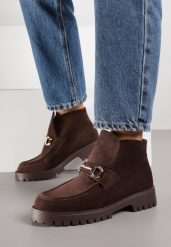 Brązowe Botki w Stylu Mokasynów z Elegancką Aplikacją Elinney. Brązowe botki Born2be, z aplikacjami, z jeansu, bez obcasa, na płaskiej podeszwie, bez zapięcia. Za 129.99 zł.