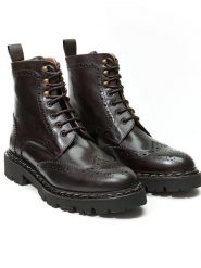 British Passport Skórzane botki w kolorze brązowym rozmiar: 37. Brązowe botki British Passport, bez wzorów, bez obcasa, bez zapięcia. Za 305.29 zł.