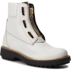 Botki GEOX - D Asheely Plus A D84ACA 00043 C1000 White. Białe botki Geox, z aplikacjami, ze skóry ekologicznej, bez obcasa, na obcasie, bez zapięcia. W wyprzedaży za 429.00 zł.