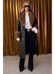 Trendyol Płaszcz w kolorze czarnym ze skóry syntetycznej rozmiar: 44. Czarne płaszcze Trendyol, bez wzorów, ze skóry, bez kaptura. Za 166.49 zł.