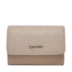 Portfel damski Calvin Klein. Brązowe portfele Calvin Klein, bez wzorów. Za 259.99 zł.