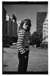 Kardigan w paski czarny. Czarne kardigany MOODO, l, bez wzorów, z poliesteru. Za 149.99 zł.