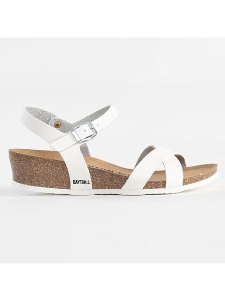 BAYTON Sandały "Canberra" w kolorze białym na koturnie rozmiar: 39. Białe sandały Bayton, bez wzorów, z otwartym noskiem, bez obcasa, na koturnie, bez zapięcia. Za 158.84 zł.