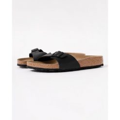 Klapki damskie Birkenstock Madrid BS. Czarne klapki Birkenstock, bez wzorów, z materiału, bez obcasa. Za 380.66 zł.