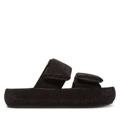 Klapki GOE. Czarne klapki GOE, bez wzorów, bez obcasa. Za 259.99 zł.