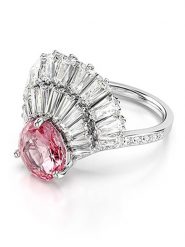 Swarovski Pierścionek z cyrkoniami i kryształami rozmiar: 55. Różowe pierścionki SWAROVSKI, z cyrkonią, metalowe. Za 251.74 zł.