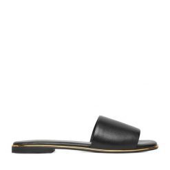 Klapki Lasocki. Czarne klapki Lasocki, bez wzorów, bez obcasa. Za 129.99 zł.