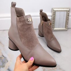 Botki damskie na obcasie beżowe D&A S.Barski Premium Collection MR870-96. Brązowe botki S.BARSKI, z aplikacjami, ze skóry ekologicznej, bez obcasa, na obcasie, bez zapięcia. Za 165.00 zł.