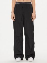 Tommy Jeans Spodnie dresowe DW0DW17316 Czarny Baggy Fit. Czarne spodnie dresowe Tommy Jeans, s, bez wzorów, z dresówki. Za 419.99 zł.