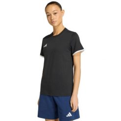 Koszulka damska adidas Entrada 26 Tee - 100% bawełna, regular fit. Czarne bluzki Adidas, bez wzorów, z bawełny, sportowe, bez kołnierzyka, bez ramiączek. Za 78.99 zł.