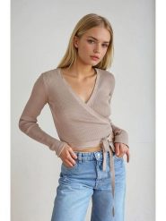 Monki Bluzka w kolorze beżowym rozmiar: S. Brązowe bluzki Monki, s, bez wzorów, bez kołnierzyka, bez ramiączek. Za 48.39 zł.