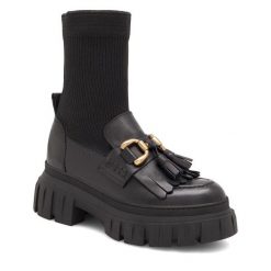 Botki Badura. Czarne botki Badura, bez wzorów, bez obcasa, na płaskiej podeszwie, bez zapięcia. Za 239.99 zł.