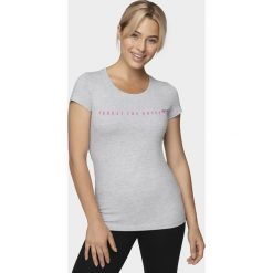 T-shirt damski TSD010 - chłodny jasny szary melanż. Szare t-shirty 4f, bez wzorów, bez kołnierzyka, bez ramiączek. W wyprzedaży za 39.99 zł.