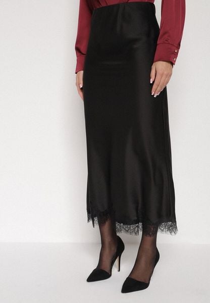 Czarna Satynowa Spódnica z Koronkowym Zdobieniem Silfera. Czarne spódnice Born2be, na co dzień, l, z aplikacjami, z koronki, klasyczne, maxi, dopasowane. Za 119.99 zł.