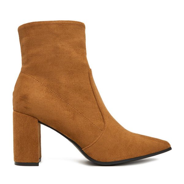 Botki JENNY. Brązowe botki Jenny, bez wzorów, bez obcasa, na słupku, bez zapięcia. Za 159.99 zł.