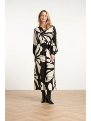 Smashed Lemon Sukienka w kolorze czarnym rozmiar: 3XL. Czarne sukienki Smashed Lemon, na co dzień, xl, bez wzorów, z tkaniny, bez kołnierzyka, bez ramiączek, maxi, proste. Za 143.99 zł.