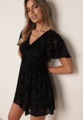 Czarna Elegancka Sukienka Ozdobiona Welurowym Motywem Deininca. Czarne sukienki Born2be, l, bez wzorów, z elastanu, eleganckie, bez kołnierzyka, bez ramiączek, mini. Za 199.99 zł.
