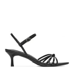 Sandały DeeZee. Czarne sandały DeeZee, bez wzorów, bez obcasa, na szpilce, bez zapięcia. Za 119.99 zł.