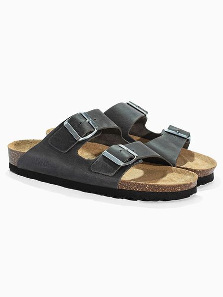 Sunbay Skórzane klapki "Trefle" w kolorze czarnym rozmiar: 39. Czarne klapki Sunbay, bez wzorów, ze skóry, z otwartym noskiem, bez obcasa. Za 124.95 zł.