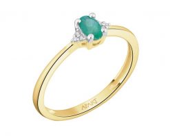 Pierścionek z żółtego złota z diamentami i szmaragdem - próba 375. Żółte pierścionki Apart, z diamentem, złote. Za 1,459.00 zł.