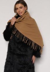 Jasnobrązowy Trójkątny Szalik Zdobiony Frędzlami Vetifara. Brązowe szaliki Born2be, na zimę, z aplikacjami, z jeansu, eleganckie. Za 34.99 zł.