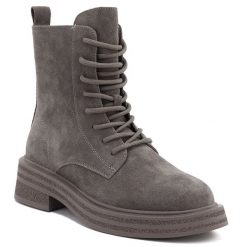 Skórzane botki damskie workery zamsz khaki Sergio Leone TR-02. Brązowe botki Sergio Leone, bez wzorów, ze skóry, bez obcasa, bez zapięcia. Za 209.99 zł.