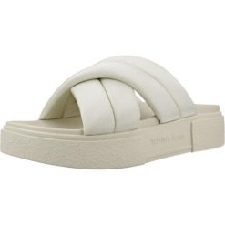 Sandały TOMMY JEANS FLATFORM SANDAL Biały. Białe sandały TOMMY HILFIGER, bez wzorów, z jeansu, bez obcasa, bez zapięcia. Za 291.99 zł.