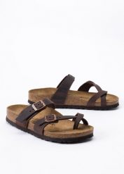 Japonki damskie BIRKENSTOCK MAYARI LEOI. Brązowe klapki Birkenstock, bez wzorów, bez obcasa. Za 449.99 zł.