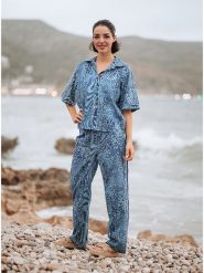 Isla Bonita by SIGRIS Koszula w kolorze granatowo-błękitnym rozmiar: XL. Niebieskie koszule Isla Bonita by SIGRIS, xl, bez wzorów, z bawełny, bez kołnierzyka, bez ramiączek. Za 79.21 zł.