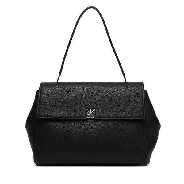 Torebka Calvin Klein. Czarne torebki klasyczne Calvin Klein, bez wzorów, bez dodatków. Za 437.99 zł.