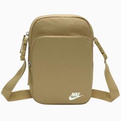 Saszetka na ramię Nike Nk Heritage Crossbody. Brązowe torby na ramię Nike, bez wzorów, sportowe, na ramię, bez dodatków. Za 110.99 zł.