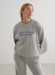 Damska bluza dresowa miękka, luźna, z okrągłym dekoltem Wellness szary melanż. Szare bluzy sportowe AIM'N, m, bez wzorów, z bawełny, bez kaptura. Za 339.00 zł.