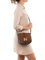 Lia Biassoni Skórzana torebka "Adda" w kolorze jasnobrązowym - 23 x 20 x 6 cm rozmiar: onesize. Brązowe torby na ramię Lia Biassoni, bez wzorów, z materiału, na ramię, bez dodatków. Za 217.99 zł.