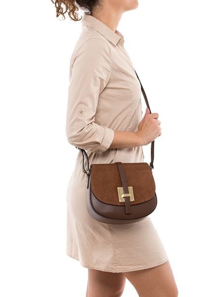 Lia Biassoni Skórzana torebka "Adda" w kolorze jasnobrązowym - 23 x 20 x 6 cm rozmiar: onesize. Brązowe torby na ramię Lia Biassoni, bez wzorów, z materiału, na ramię, bez dodatków. Za 217.99 zł.