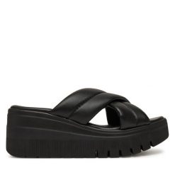 Klapki Tamaris. Czarne klapki Tamaris, bez wzorów, bez obcasa. Za 219.99 zł.