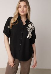 Czarna Wiskozowa Koszula Nietoperzowa z Regulowanymi Rękawami i Haftem Maryrenna. Czarne koszule Born2be, l, z aplikacjami, z jeansu, eleganckie, bez kołnierzyka, bez ramiączek. Za 69.99 zł.