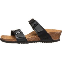 Papillio Skórzane klapki "Tessa" w kolorze czarnym na koturnie rozmiar: 38. Czarne klapki Papillio, bez wzorów, z otwartym noskiem, bez obcasa, na koturnie. Za 238.95 zł.