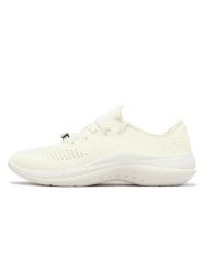 Crocs Sneakersy "LiteRide 360 Pacer" w kolorze białym rozmiar: 39/40. Białe trampki Crocs, bez wzorów, bez zapięcia. Za 219.60 zł.