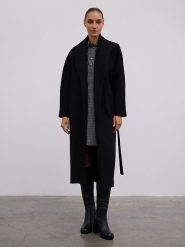 BGN Płaszcz przejściowy w kolorze czarnym rozmiar: 36. Czarne płaszcze BGN, bez wzorów, z wełny, bez kaptura. Za 339.37 zł.