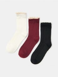 Skarpetki z falbaną 3 pack - wielobarwny. Skarpety Sinsay, bez wzorów. Za 15.99 zł.
