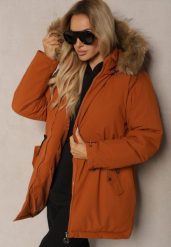 Brązowa Kurtka w Stylu Parka ze Ściągaczami w Talii i Odpinanym Kapturem z Futerkiem Fezirra. Brązowe kurtki Renee, l, bez wzorów, z jeansu. Za 284.99 zł.