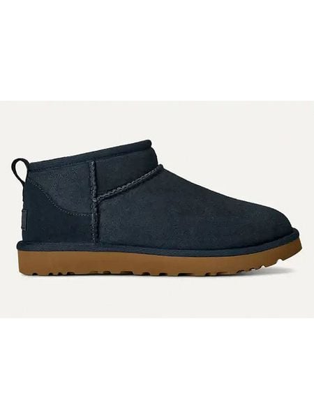 UGG Skórzane botki "Classic Ultra Mini" w kolorze granatowym rozmiar: 41. Niebieskie botki UGG, bez wzorów, bez obcasa, bez zapięcia. Za 515.83 zł.