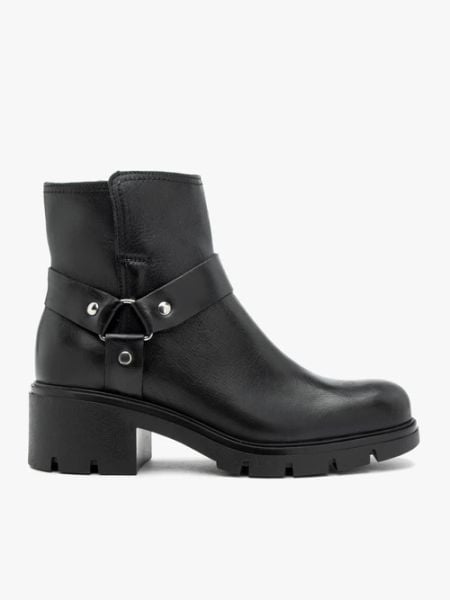 Czarne botki biker boots ze skóry licowej. Czarne botki Brawo sp. z o.o., bez wzorów, z materiału, z okrągłym noskiem, bez obcasa, na obcasie, bez zapięcia. Za 549.99 zł.